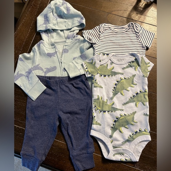 Infant baby Carter’s 3-6M bundle - two onesies, hoodie and sweatpants - Picture 1 of 8